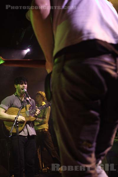 FOALS - 2008-02-21 - PARIS - La Maroquinerie - Yannis Philippakis - Walter Gervers